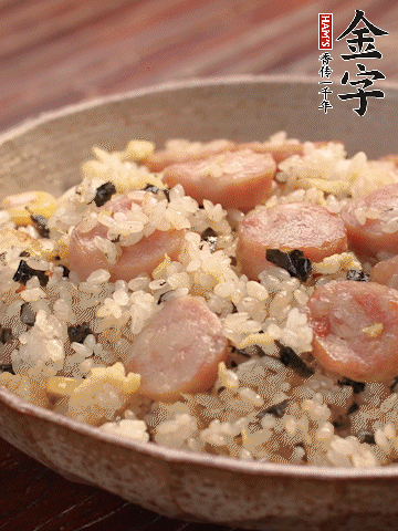 非凡娱乐
烤肠切圆片。