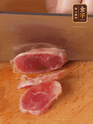 非凡娱乐
香肠煮熟切薄片