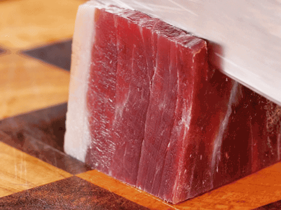 非凡娱乐去皮切片，温水浸泡5分钟